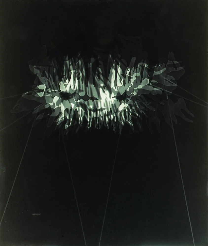 Catherine Bertola, Smile, 1998