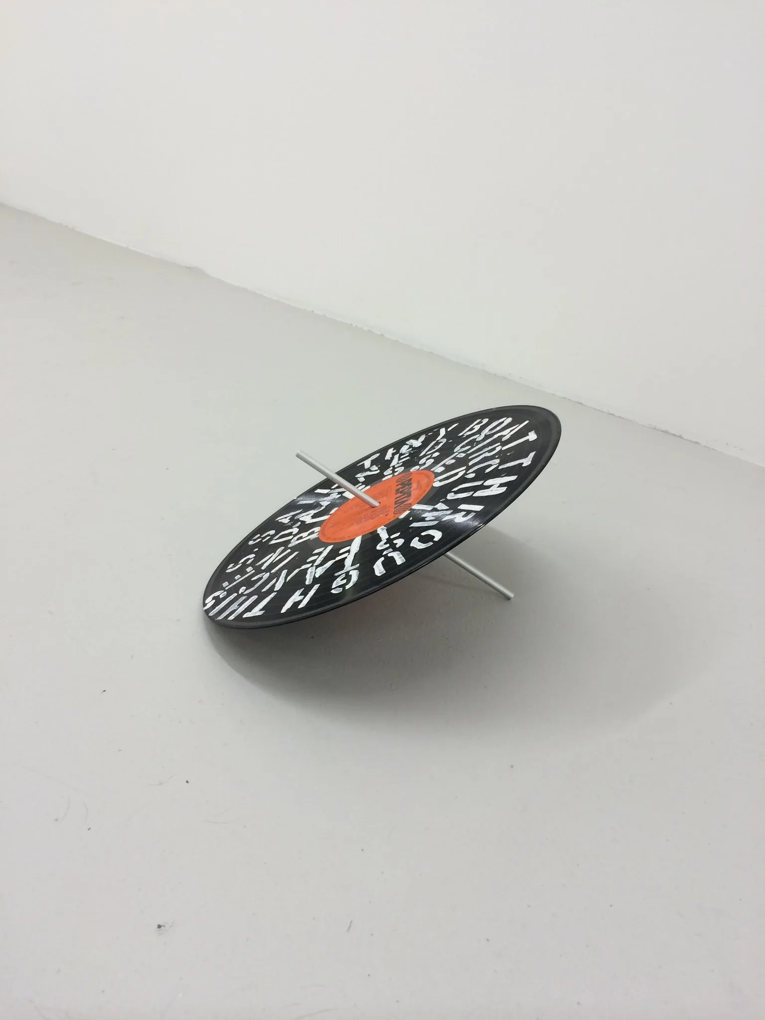 Hugo Canoilas, Vinyl: Sail a tiny boat through this world with no end, 2013